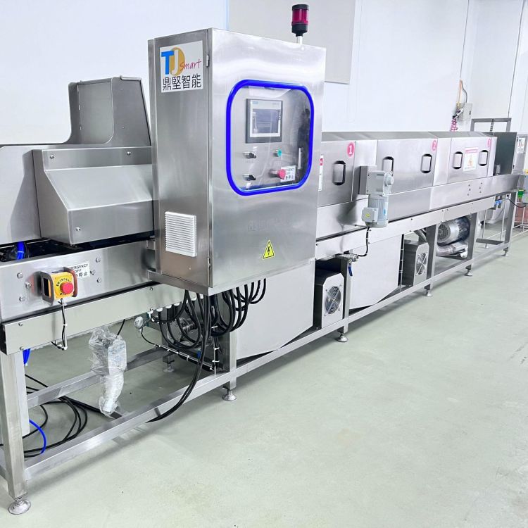 Automated egg tray cleaning machine