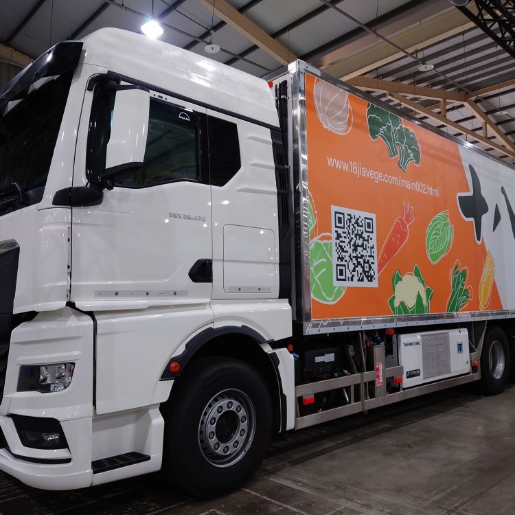 Flutai truck body with TK refrigerated unit-26T Truck